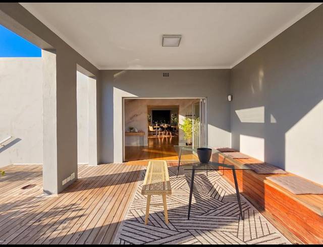 4 BEDROOM HOUSE FOR SALE IN BANTRY BAY
